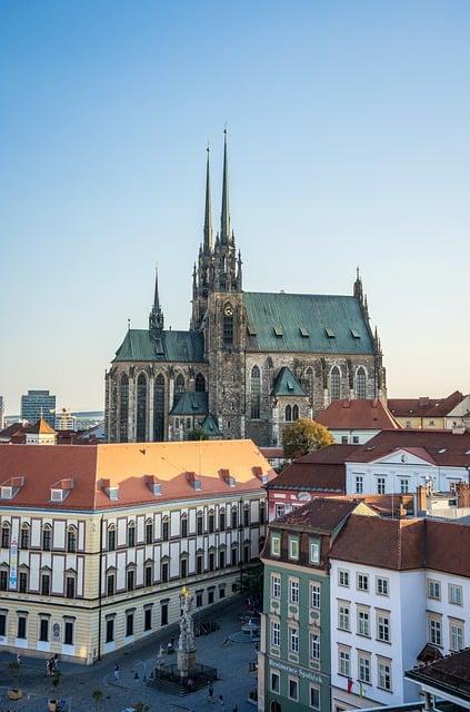 Specifika nabízených programů na nejlepších středních školách v Brně