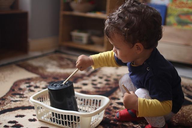 Význam hry a praktických činností v učení podle Montessori